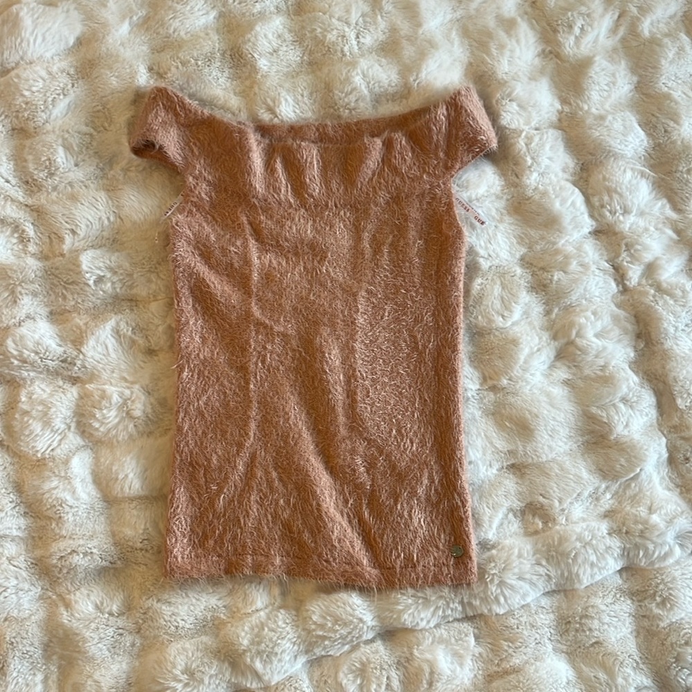 Guess off the shoulder pink top